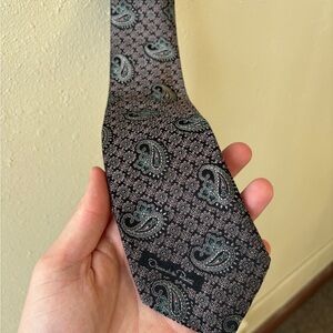 Oscar de la Renta Black and Blue Paisley Tie